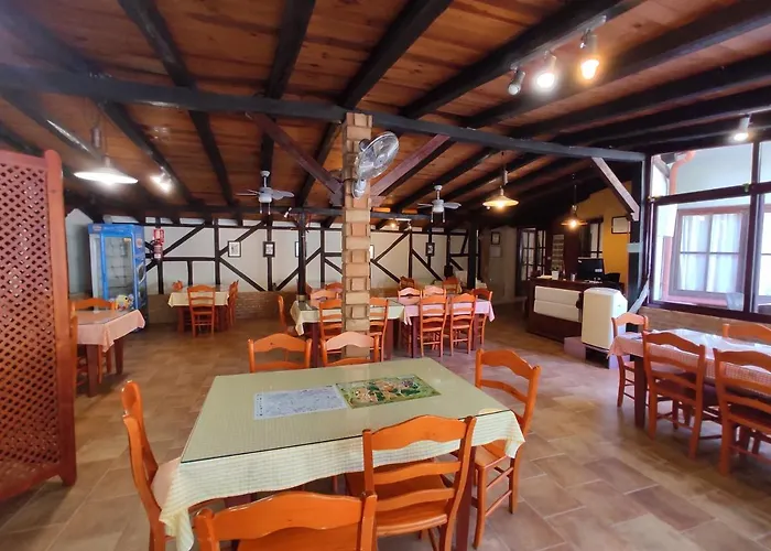 El Pinajarro مكان تخييم *