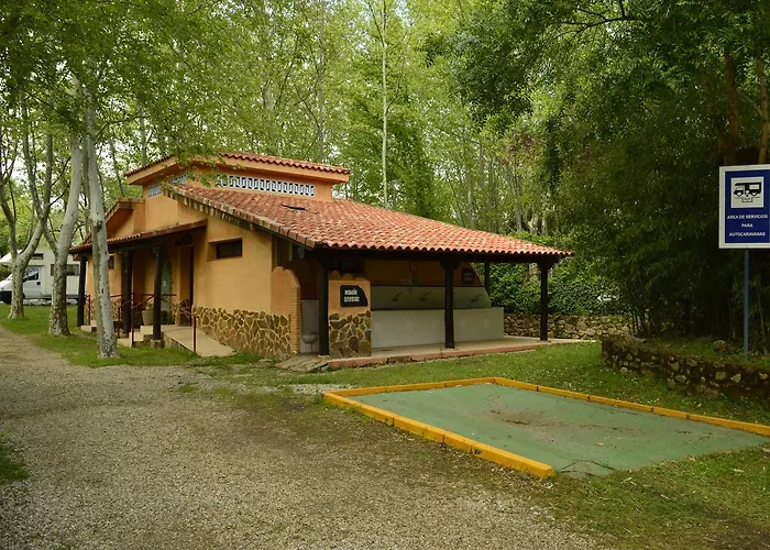 مكان تخييم El Pinajarro *